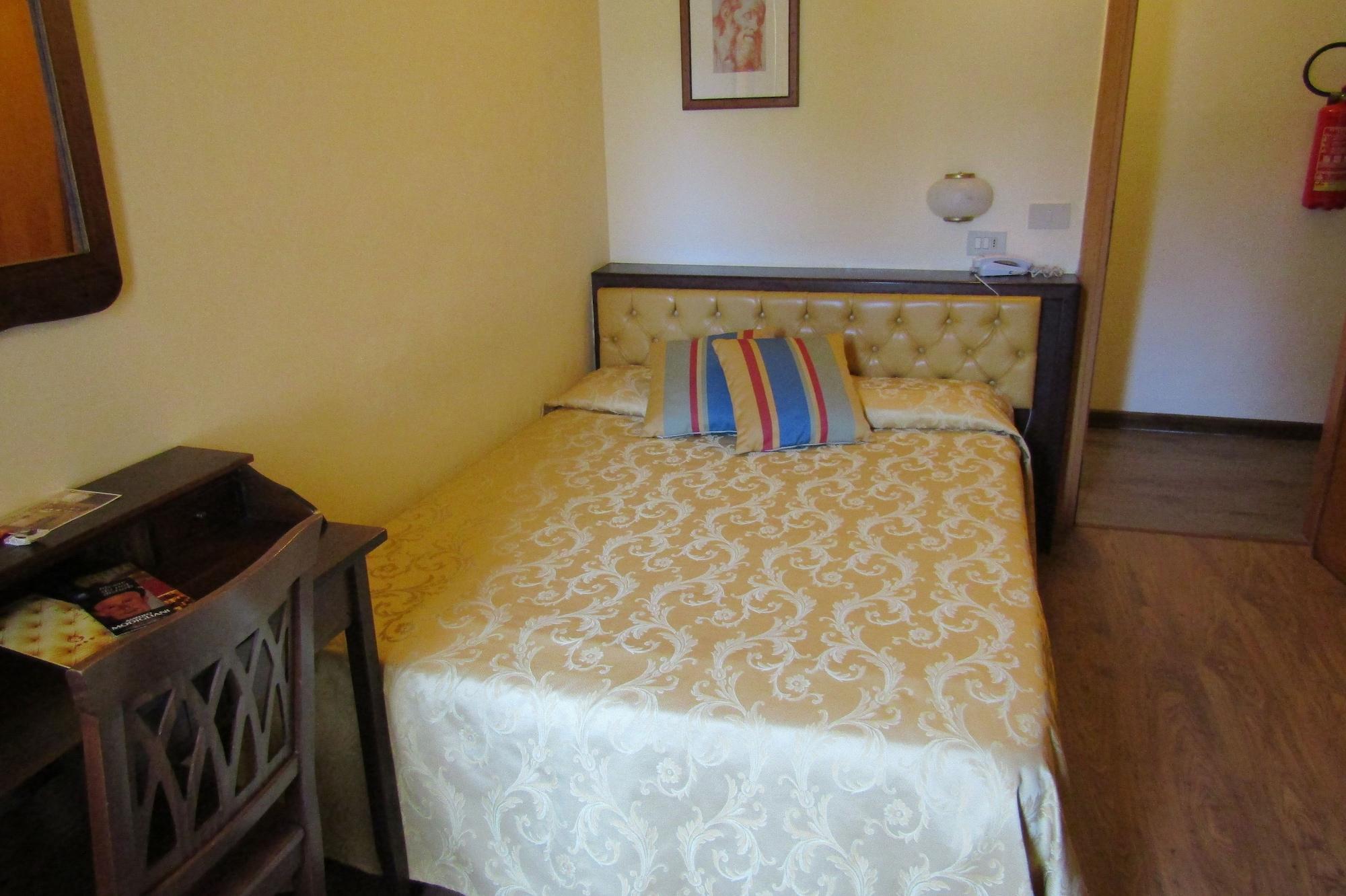 Hotel Minerva Pisa Bagian luar foto