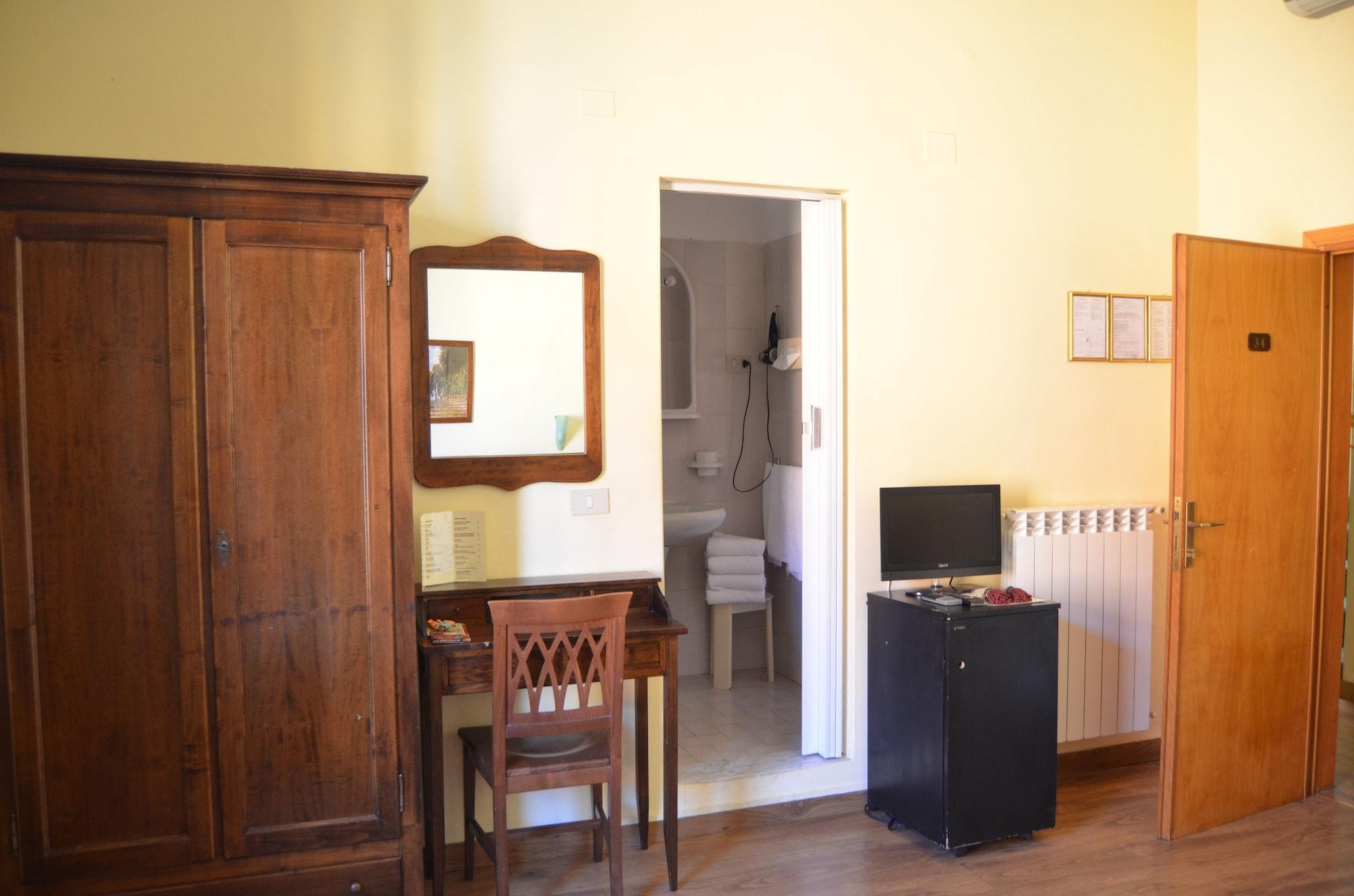 Hotel Minerva Pisa Bagian luar foto